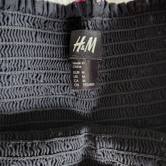 H&M Stretchy Waist Mini Skirt - Picture 2 of 5